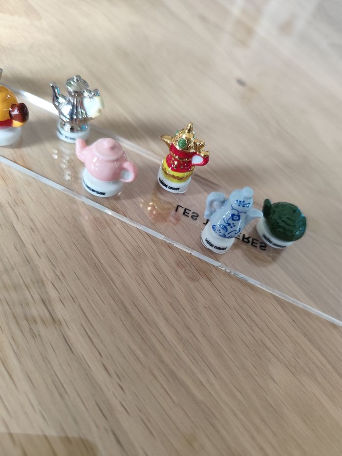 Lot de 10 figurines en céramique " les théières" - photo numéro 3