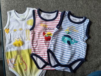 Lot bodies débardeurs 3 mois