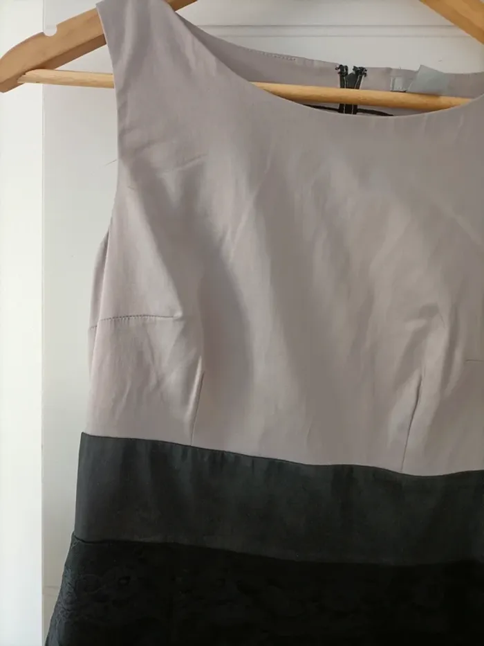 Robe de soirée élégante en dentelle - photo numéro 7