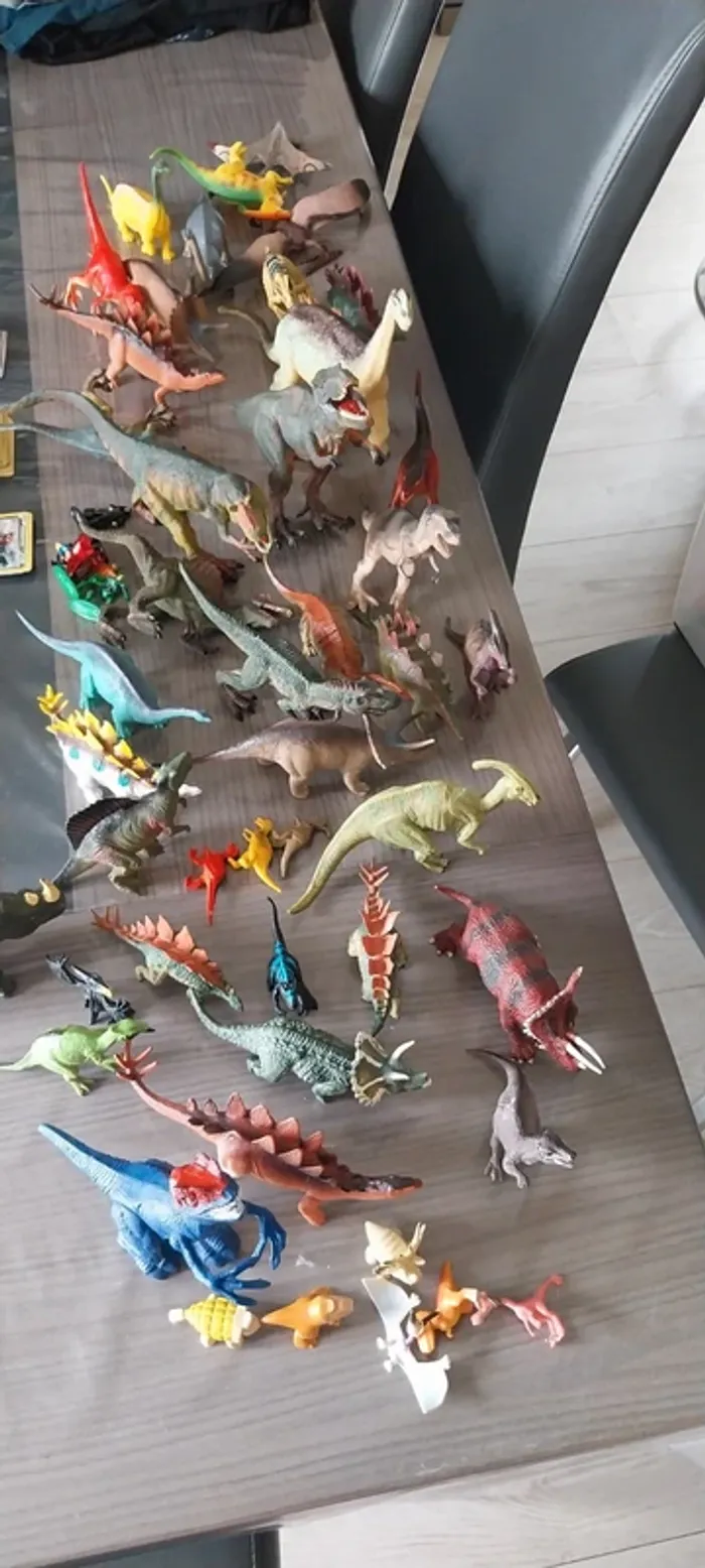 Lot de dinosaures. Une 40aine en excellent état voir neufs. - photo numéro 2