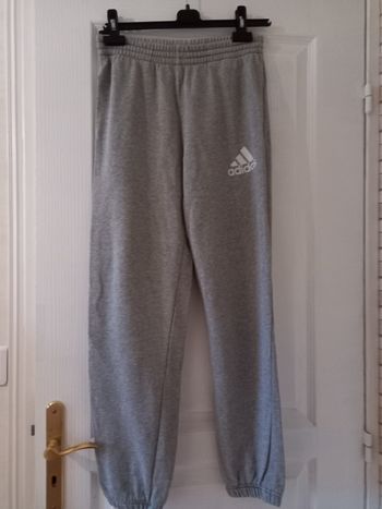 Pantalon de jogging gris marque Adidas taille 14 ans