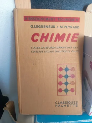Ancien livre de Chimie . Vintage .