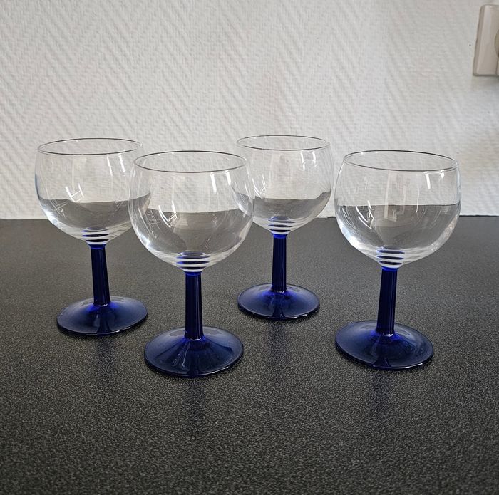 Lot de 4 verres à vin