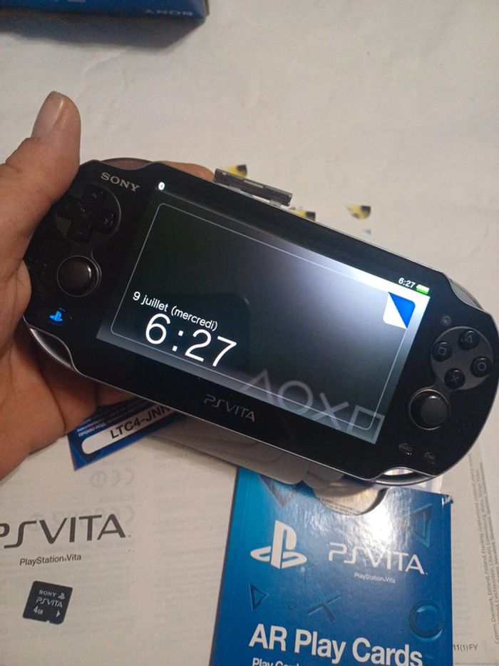 PS Vita Wi-Fi PCH-1004 en boite - photo numéro 14