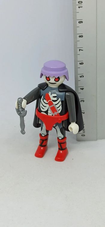 Homme fantôme zombie cheveux violets avec arme et cape noire playmobil