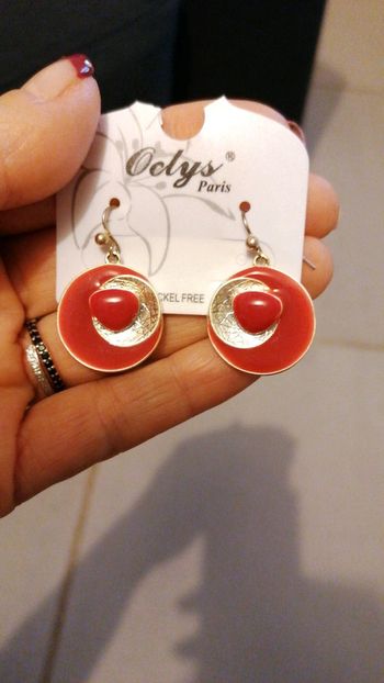 Boucle d'oreilles neuves