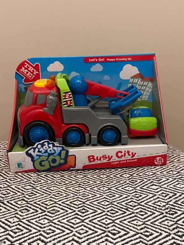 WDK - Busy City -Coffret Dépanneuse et sa voiture sons et lumières dès 18 mois