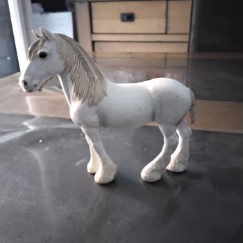 Jument blanche shire Schleich