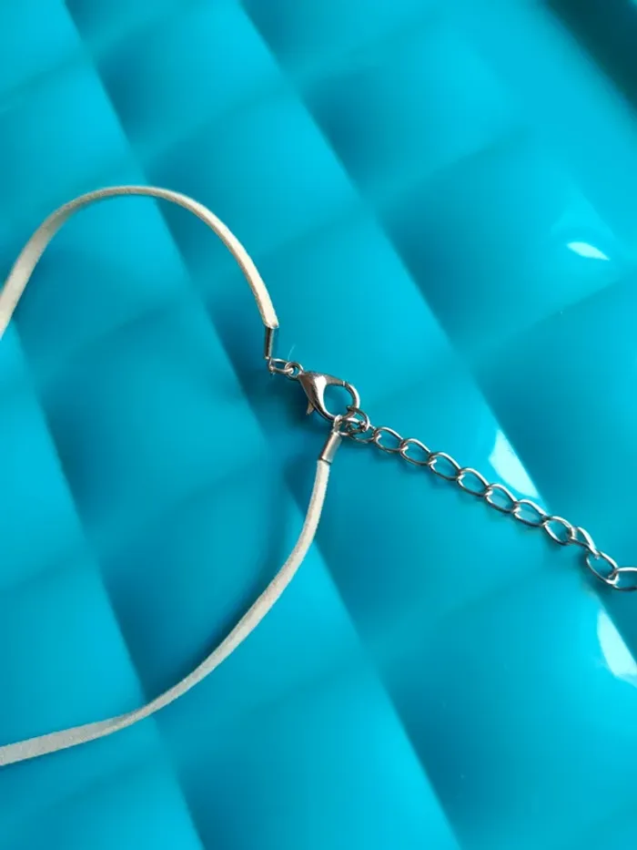 Collier avec pendentif - photo numéro 3