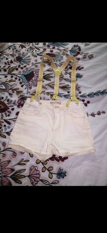 Short stylé avec bretelle