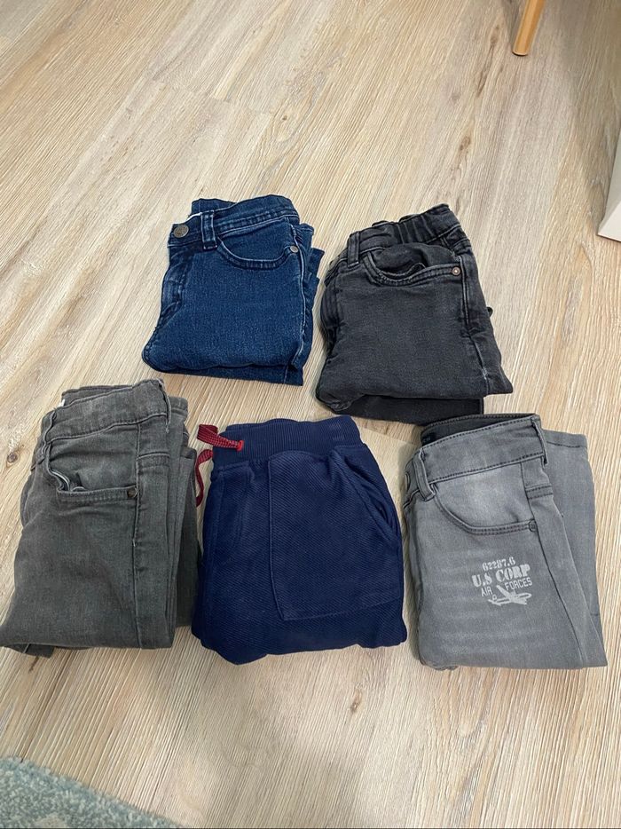 Lot de 5 pantalons taille 8 ans: