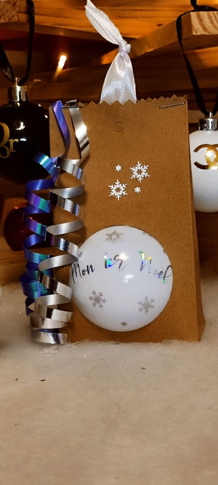 Boule de noël blanche