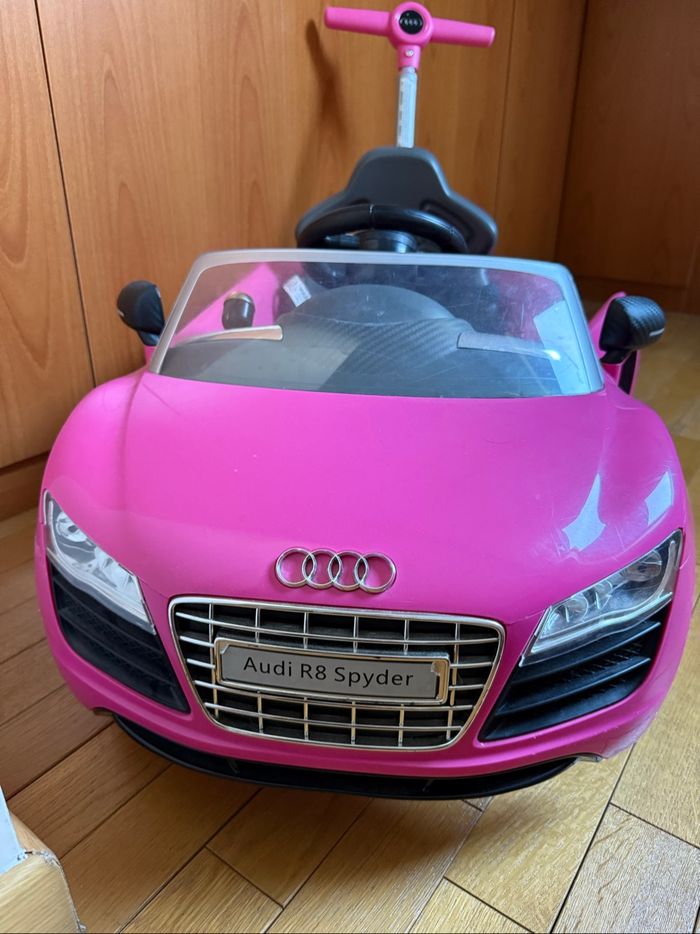 Voiture Audi rose - photo numéro 8