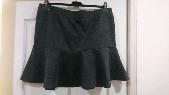 Jupe neuve - photo numéro 2