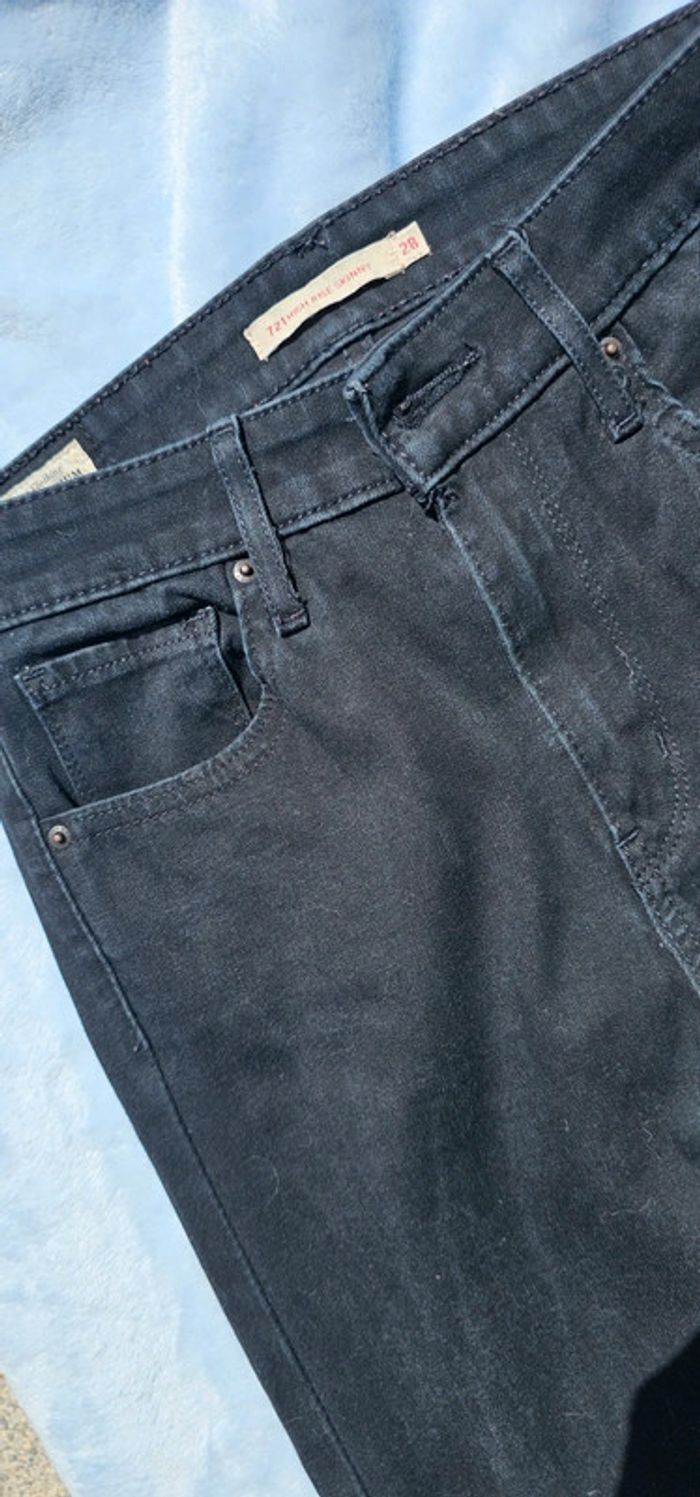 Jean noir Levis 721 high rose skinny taille 38 - photo numéro 2