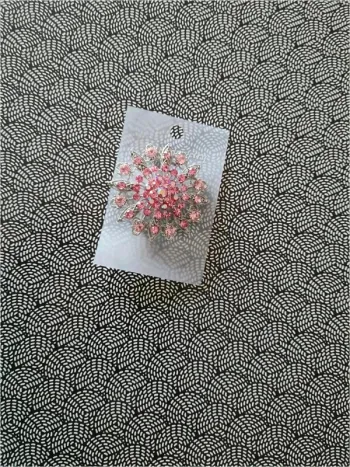 Broche rosace strassrose clair