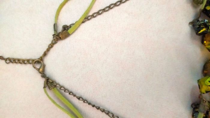 Collier fantaisie original – Vert olive & ambre – Pompons et perles mouchetées - photo numéro 6