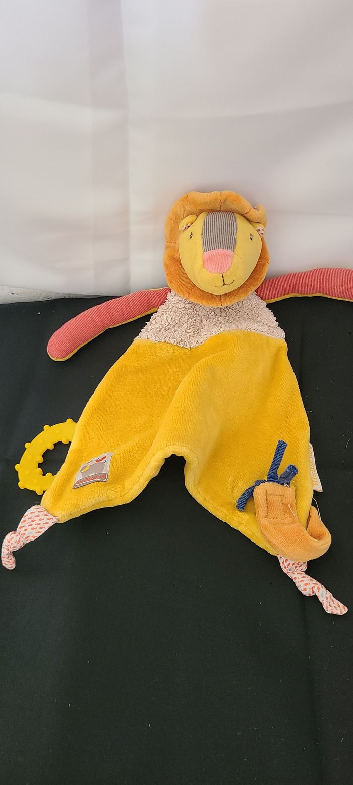 Moulin roty Les Papoums Doudou plat lion jaune orange