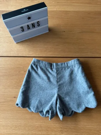 Short en tweed gris clair, bas festonné - Taille 3 Ans