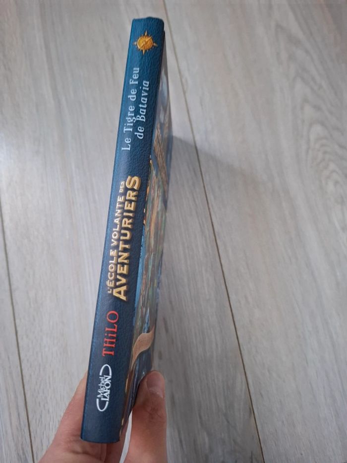 Livre l'école volante des aventuriers, le tigre de feu de Batavia - photo numéro 5