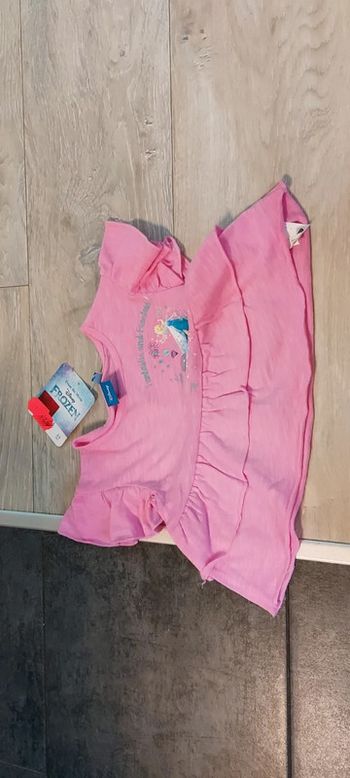 Jolie blouse courte, rose, taille 2/3 ans. Neuve
