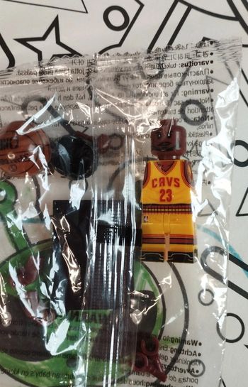 Figurine type Lego basketball NBA neuve LeBron James Cleveland cavaliers