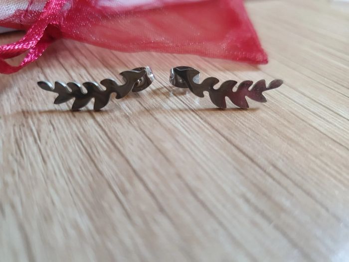 Boucles d'oreilles en acier - photo numéro 2