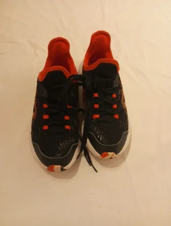 Basket noire/orange de taille 35, marque Decathlon