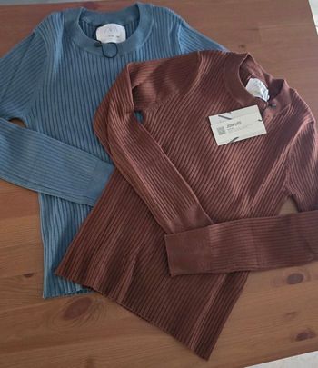 Neufs (non portés) 🏷🏷😍🥰 deux  pulls 12 ans fille 🥰😍