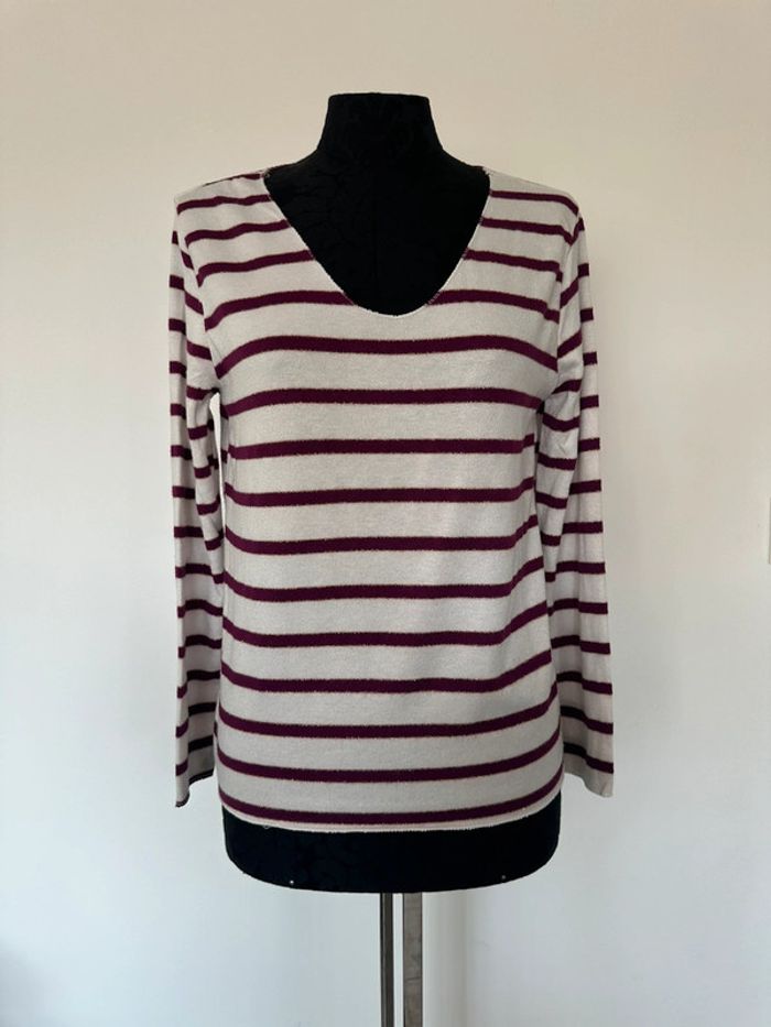 Pull léger à rayures