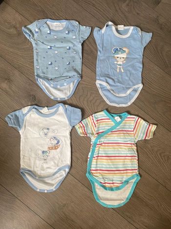 Bodies manches courtes 3 mois