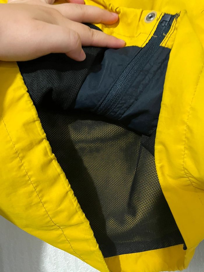 Veste coupe-vent imperméable bleu marine et jaune - photo numéro 5