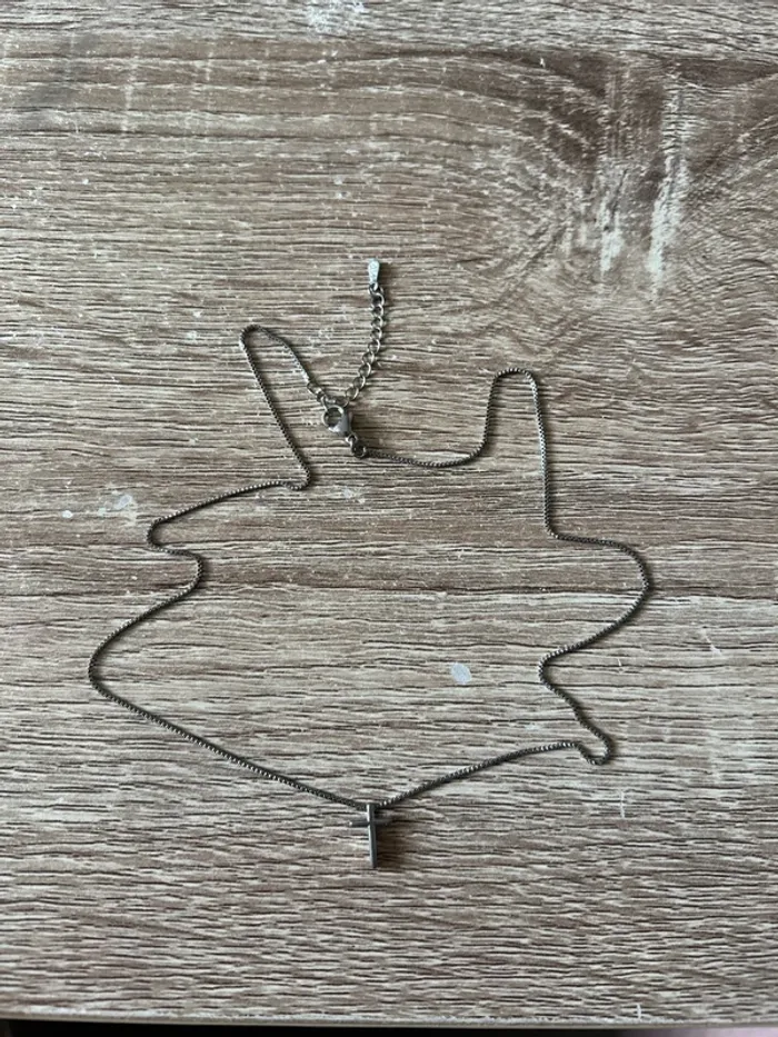 Collier crois en argent