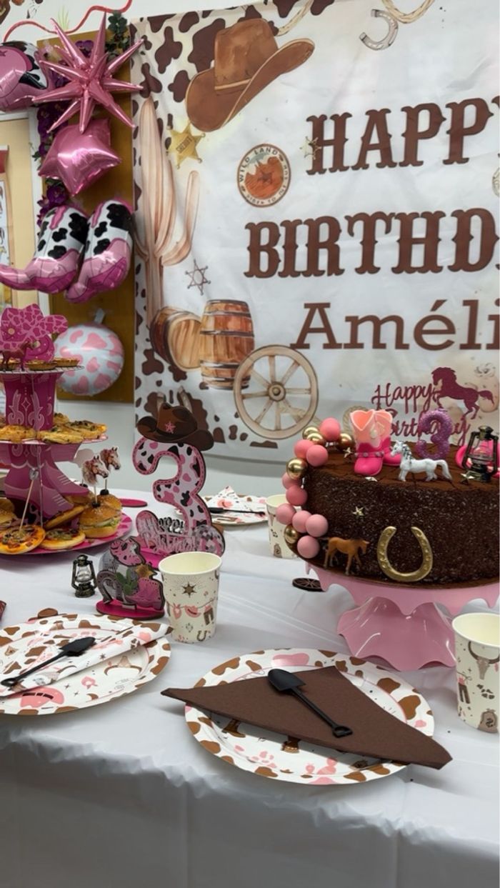 Décoration anniversaire cowgirl/cowboy – lot complet avec déco gâteau