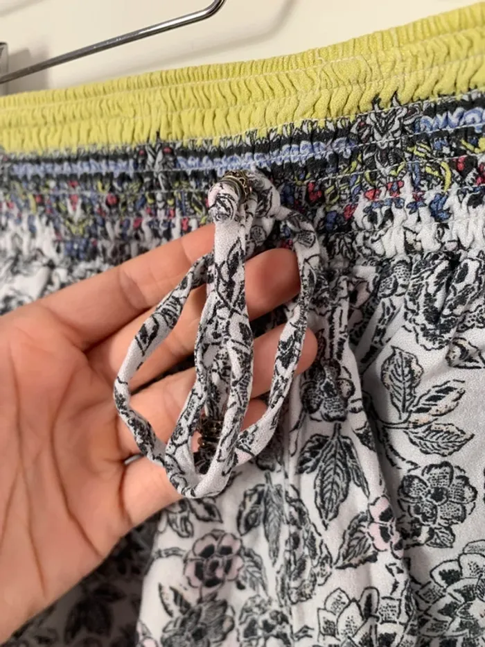 Short blanc à motifs fleurs Banana Moon taille M - photo numéro 4