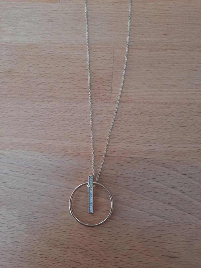Collier avec strass neuf