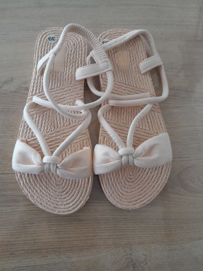 Sandale neuve