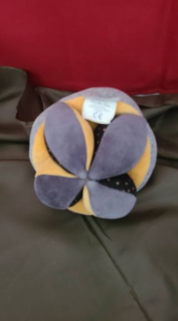 Les Moustaches Balle sensorielle