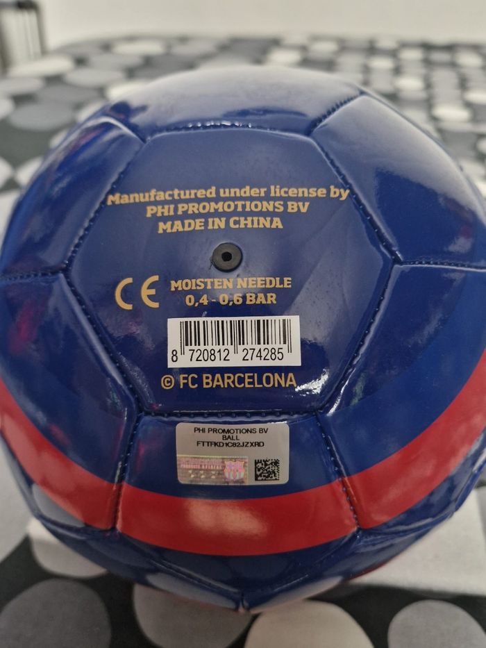 ⚽ Ballon officiel FC Barcelona – “Més que un club” 💙❤️ - photo numéro 8