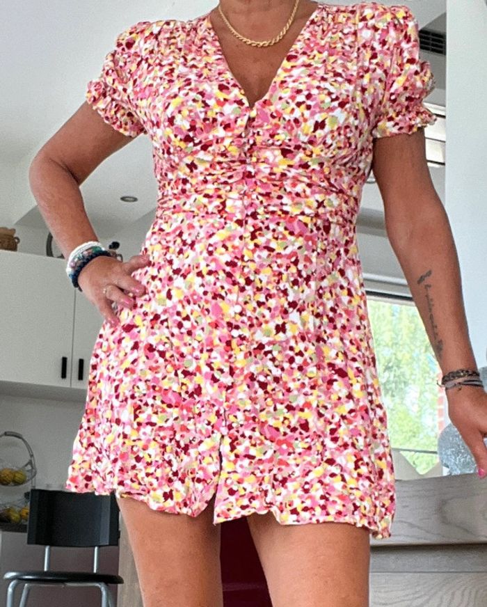 Jolie petite robe légère été taille 38 état neuf fleurs