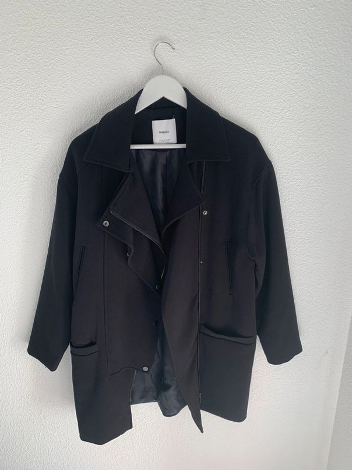 Manteau noir Mango