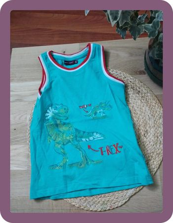 Tee shirt sans manches sergent major en très bon état taille 5 ans