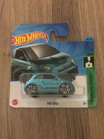 Miniature hot wheels fiat 500 E 1/64