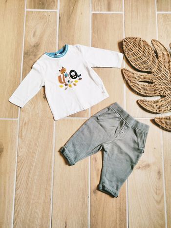 🦊Obaïbi- Ensemble Pantalon molletonné kaki et t-shirt avec motifs renard et hérisson - taille 6mois