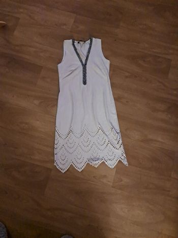 Robe beige chic et élégante