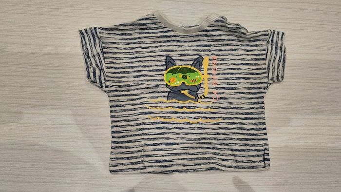 Tee shirt a manches courtes taille 12 mois