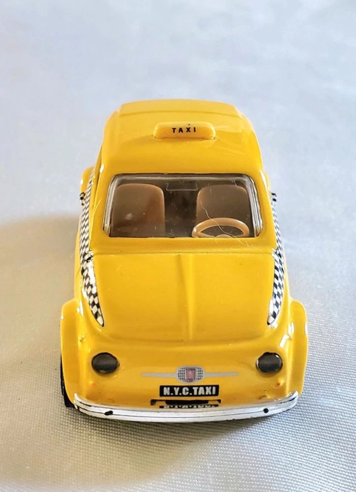 Voiture miniature Bburago Fiat 500 Taxi jaune - photo numéro 4