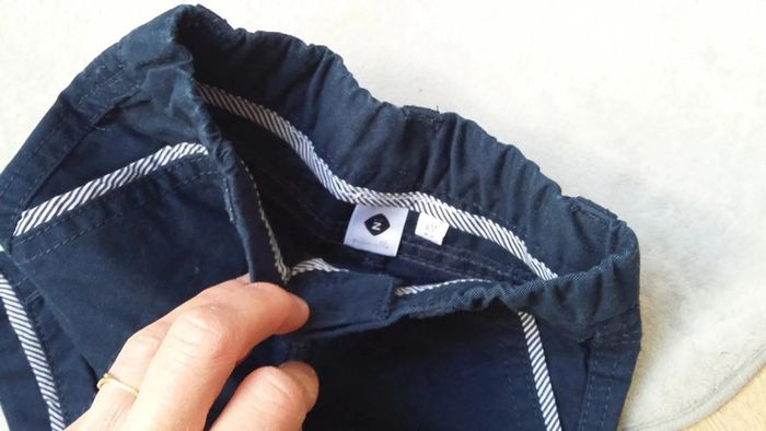 Short grain de blé bleu marine / blanc 6 mois NEUF jamais porté - photo numéro 3