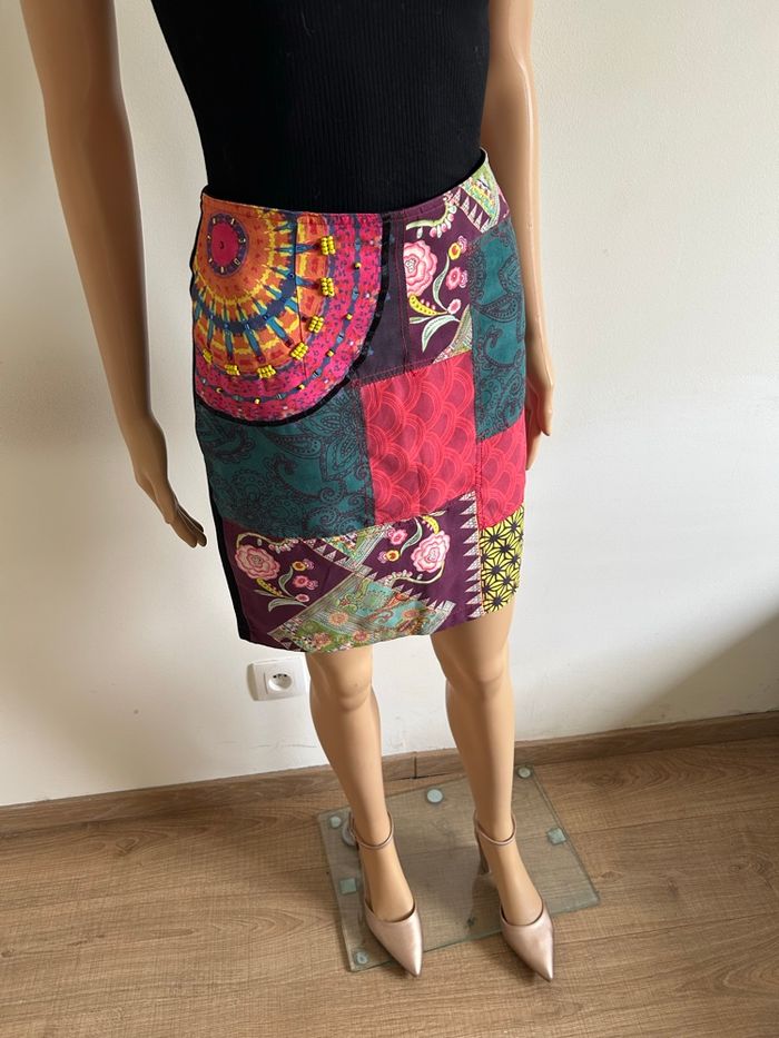 Jupe noire et multicolore Desigual taille 36 jamais portée - photo numéro 2