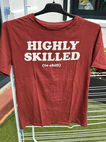 T-shirt bordeaux imprimé taille M